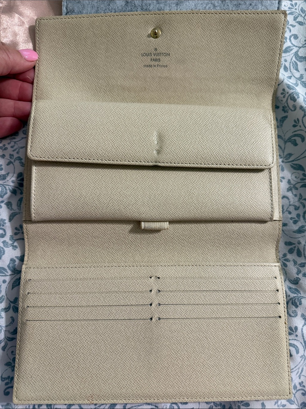 Louis Vuitton Damier Azur Sarah Wallet - Picture 6 of 9